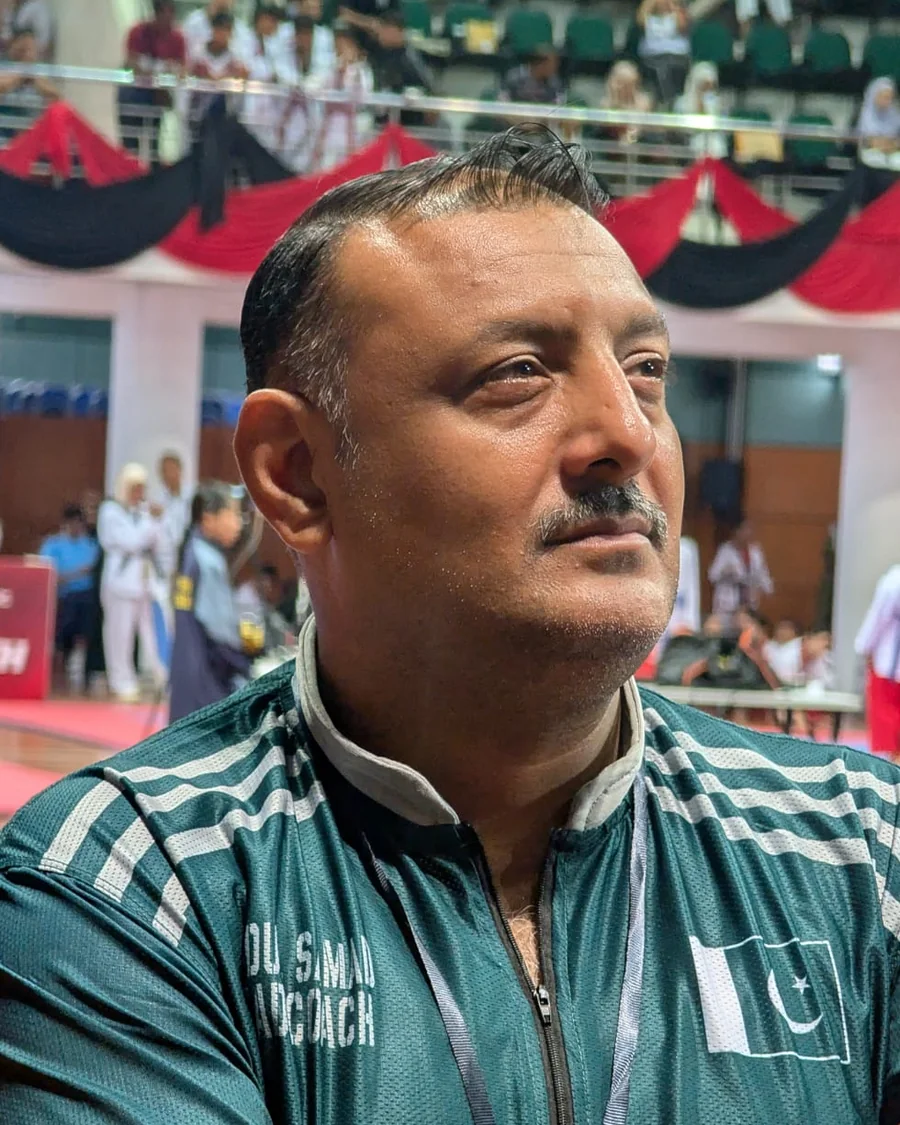 Sir Abdul Samad Khan, Chairman, matside at a championship